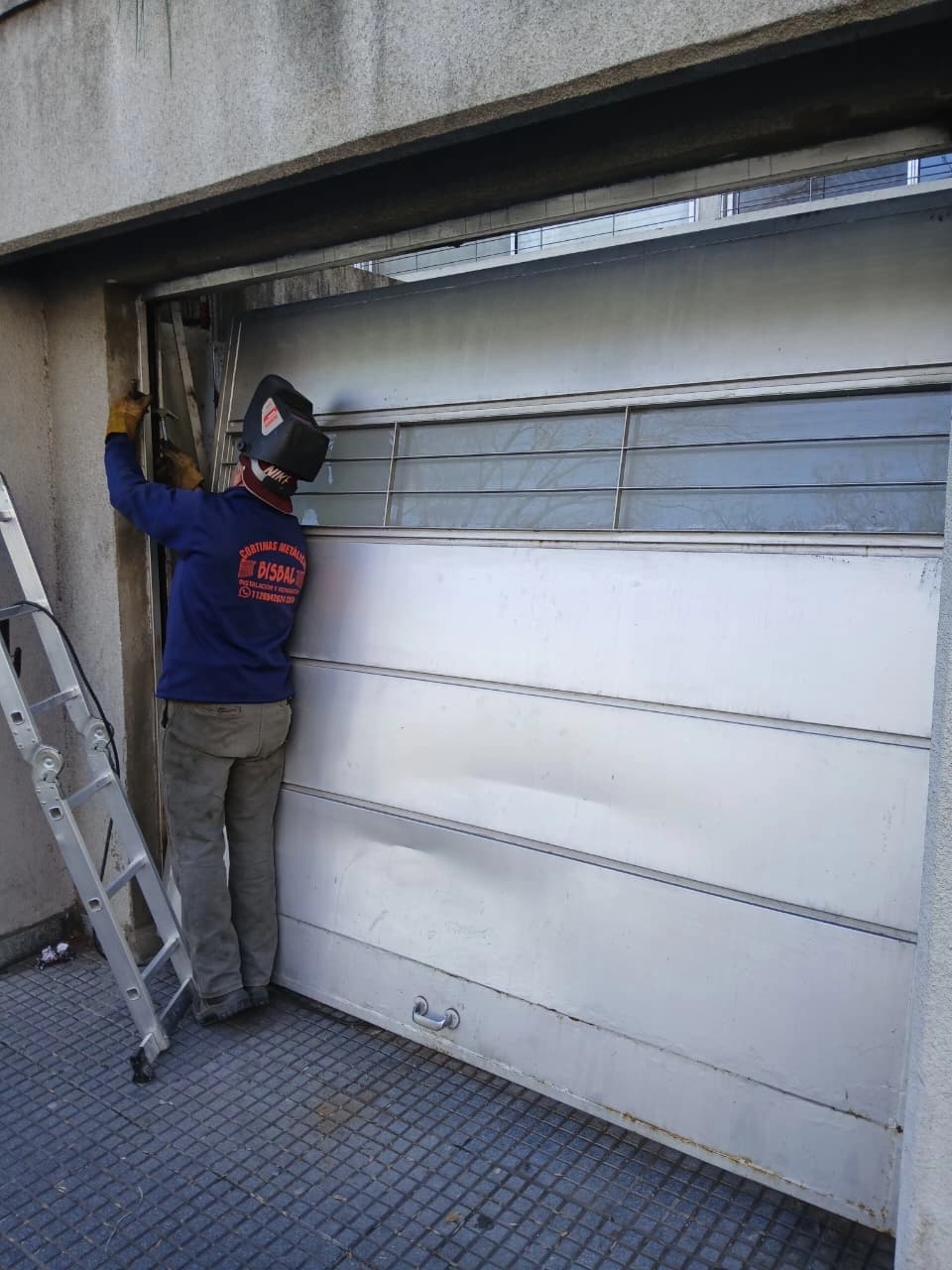 Mini vista previa de cortina metalica ya instalada