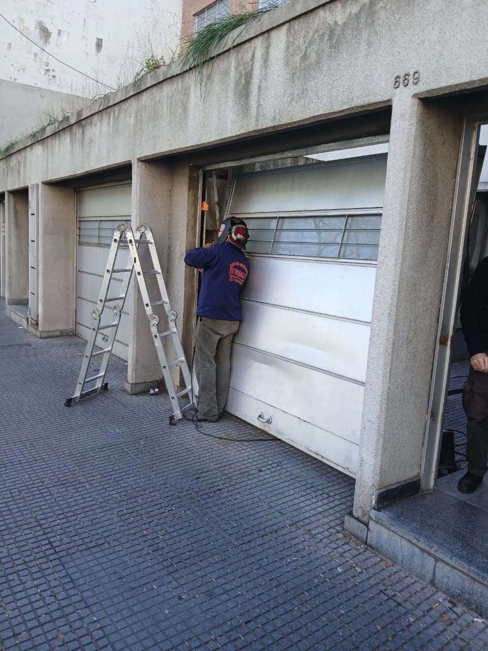 Mini vista previa de cortina metalica ya instalada