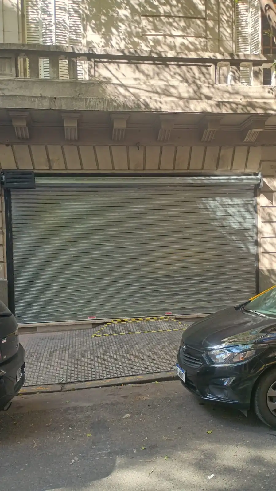 Mini vista previa de cortina metalica ya instalada