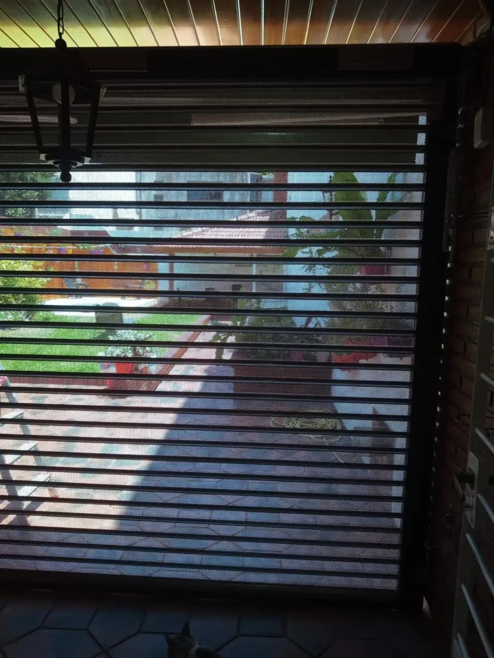 Mini vista previa de cortina metalica ya instalada