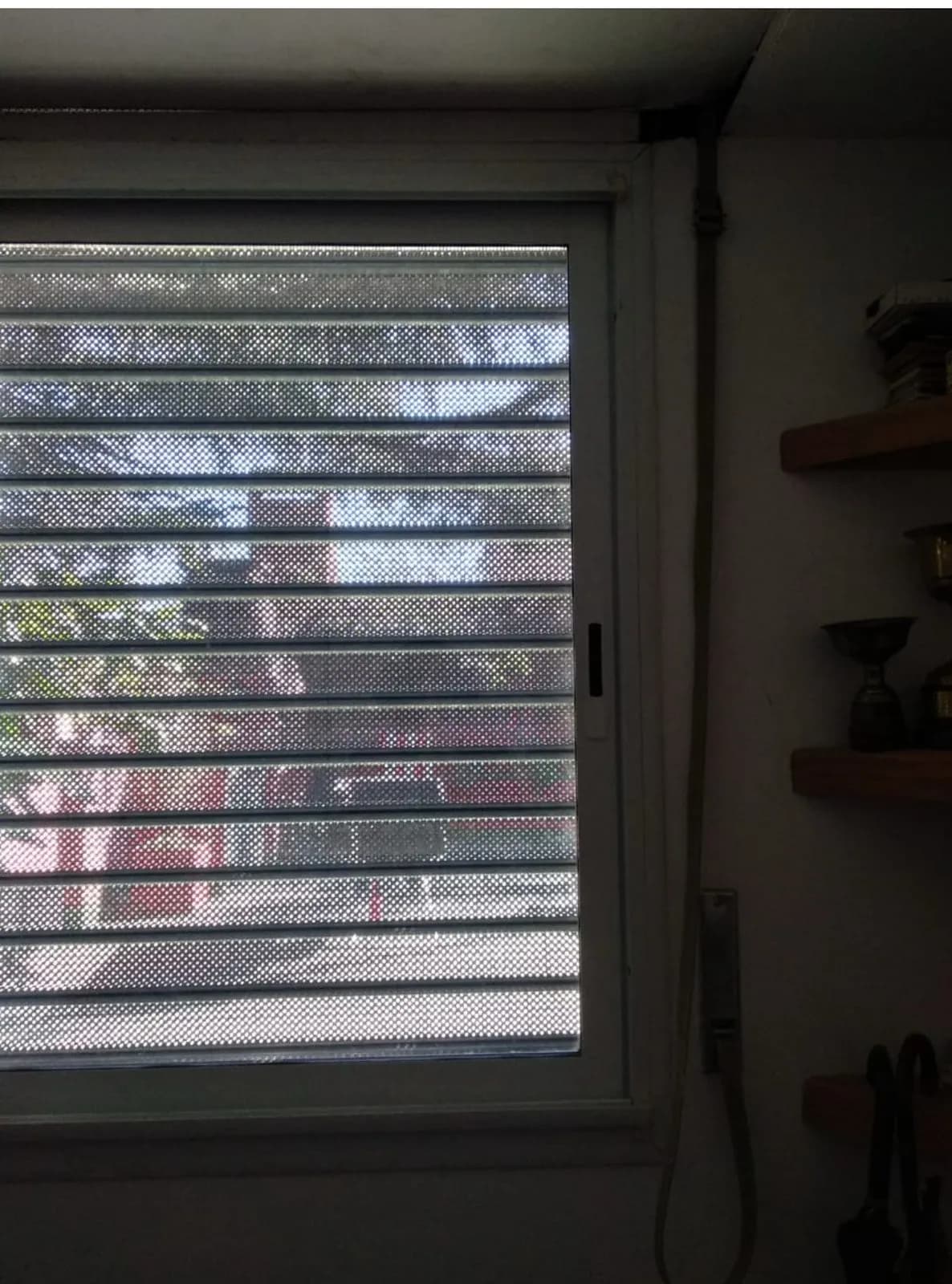 Mini vista previa de cortina metalica ya instalada