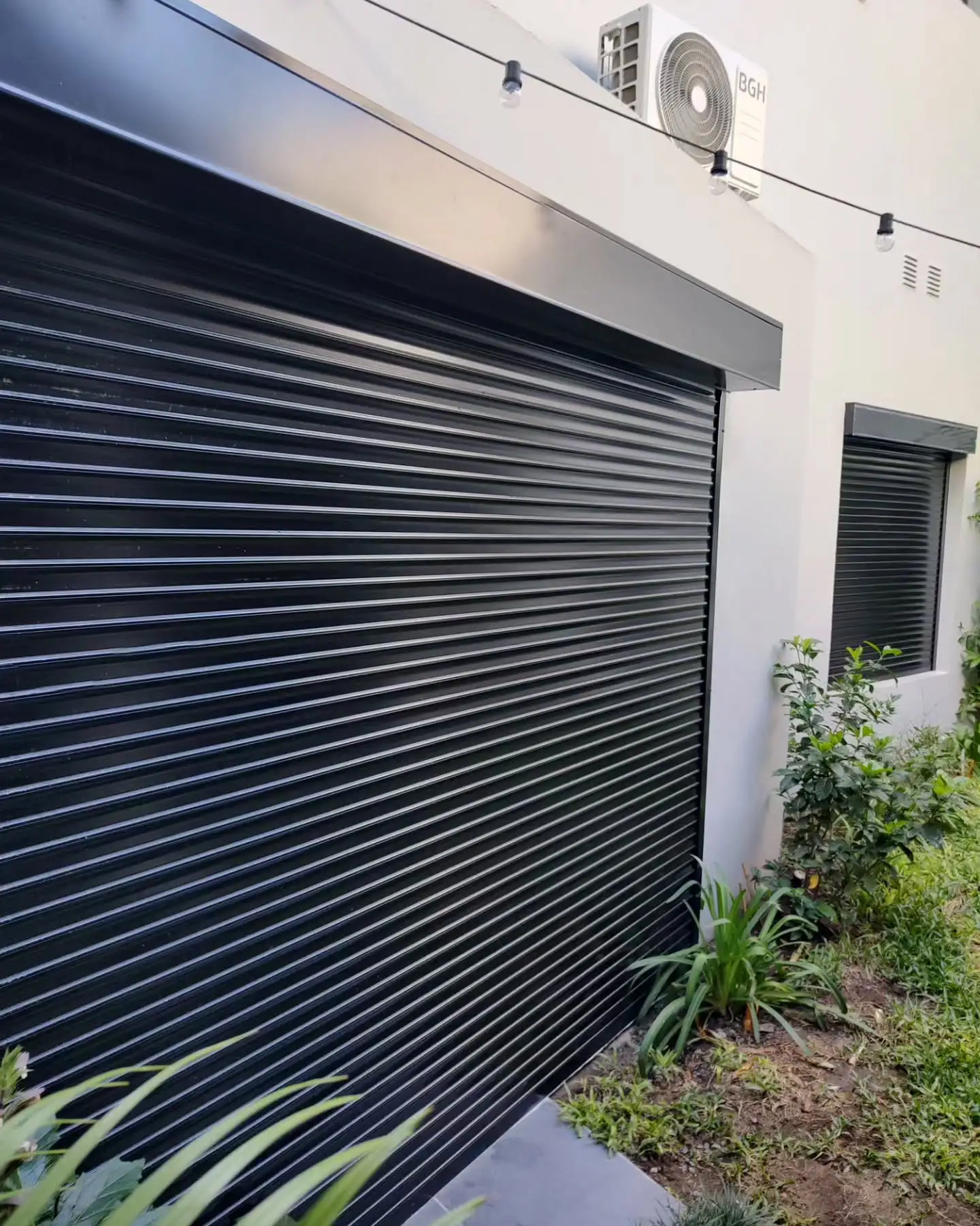 Mini vista previa de cortina metalica ya instalada