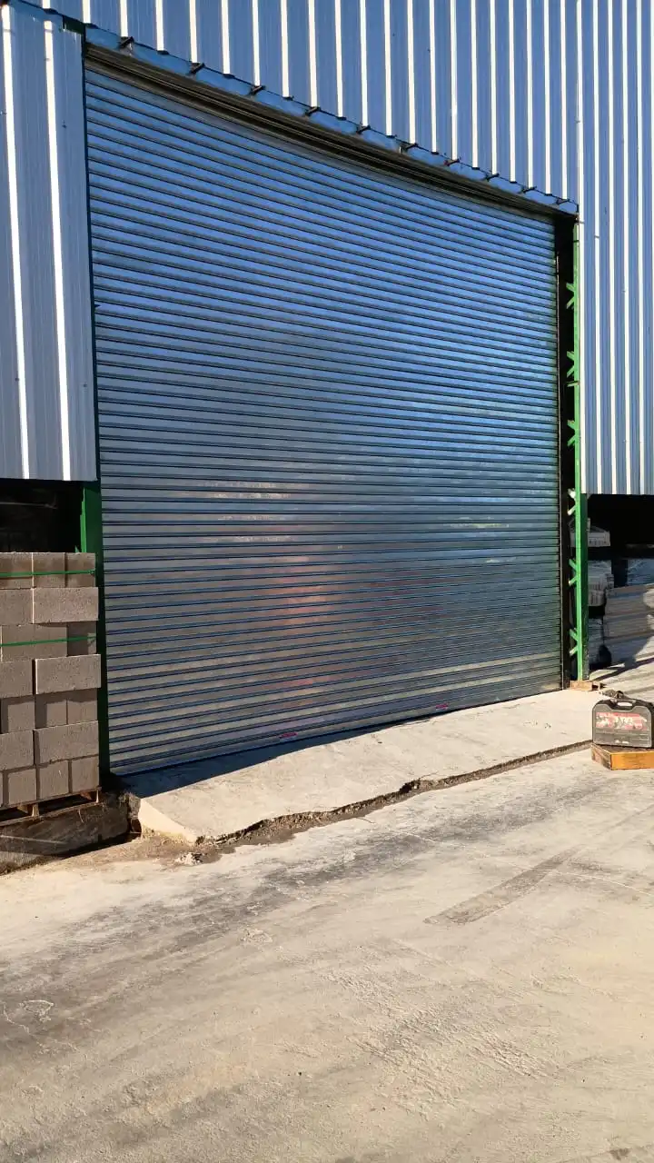 Mini vista previa de cortina metalica ya instalada